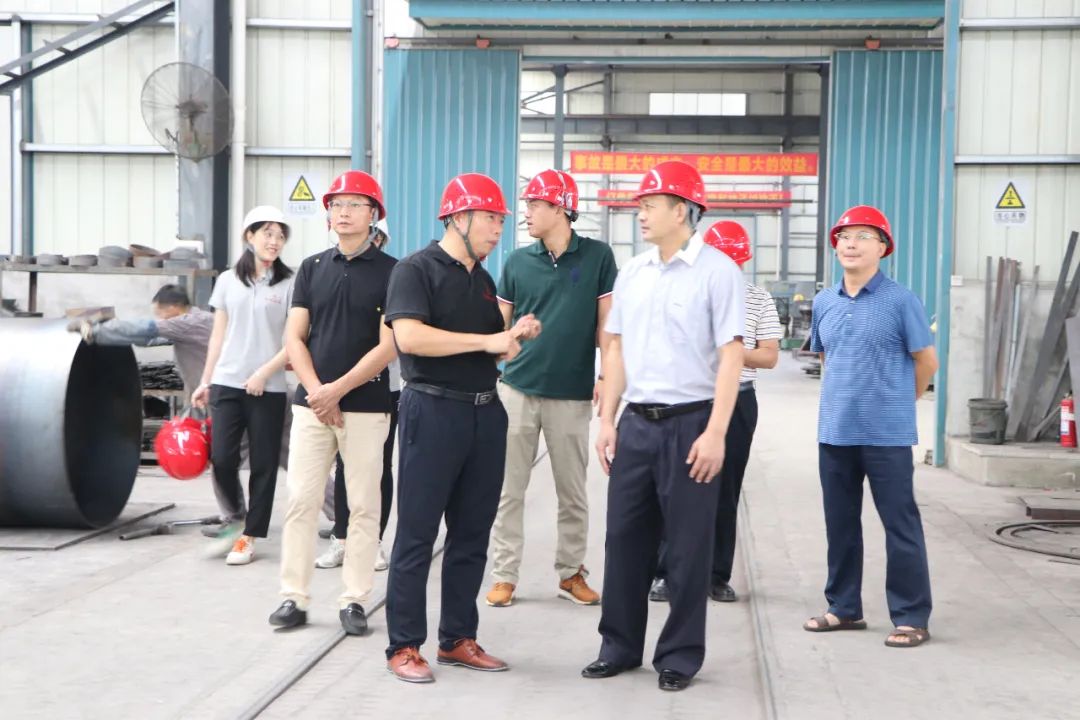 灵川县人大副主任易小忠一行莅临桂林矿机考察调研