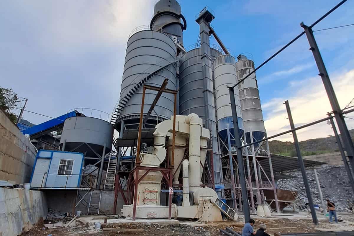 雷蒙磨粉机：叶腊石高效加工的优选工具